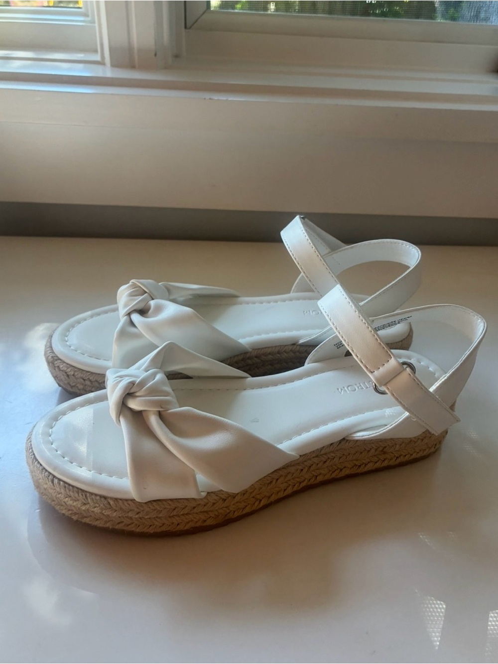Kids Knotted Platform Sandals White/Cream (Brand New)